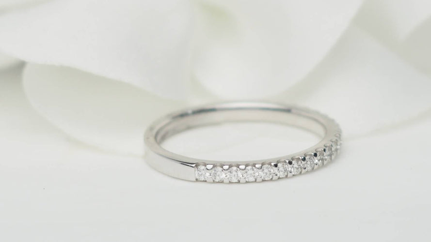 Bague 50 Demi-alliance - Bague en or blanc et diamants 0,25 ct 58 Facettes 32245