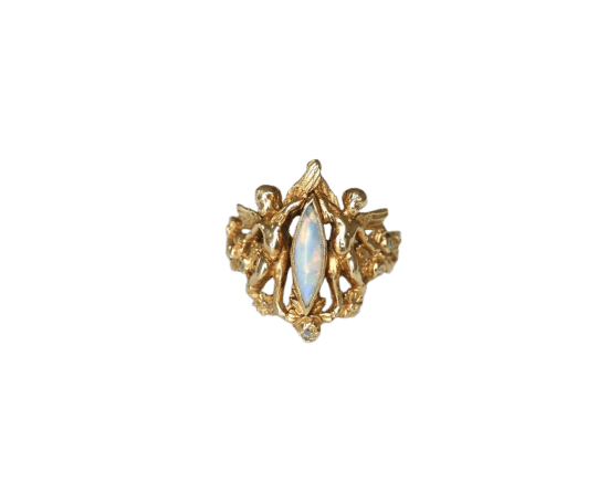 Bague 55 Bague ancienne en or jaune, opale et diamants 58 Facettes