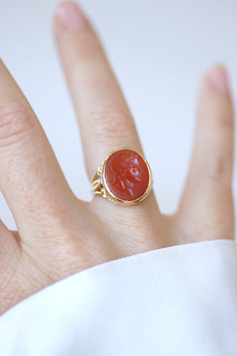 Bague 53.5 Bague ancienne intaille en or jaune et cornaline 58 Facettes