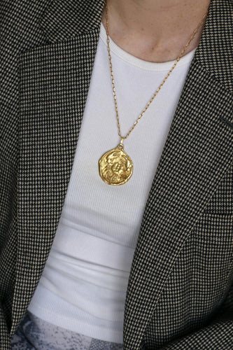 Pendentif Médaille astrologique Cancer - Pendentif en or jaune années 70 58 Facettes
