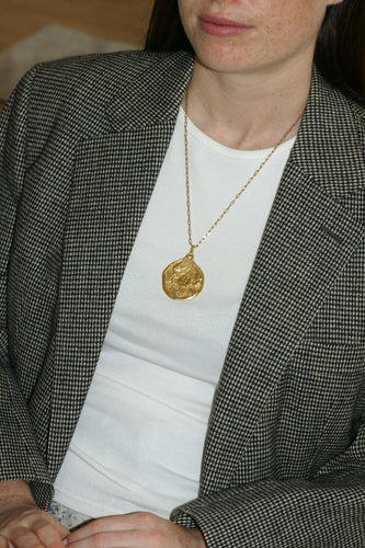 Pendentif Médaille astrologique Cancer - Pendentif en or jaune années 70 58 Facettes