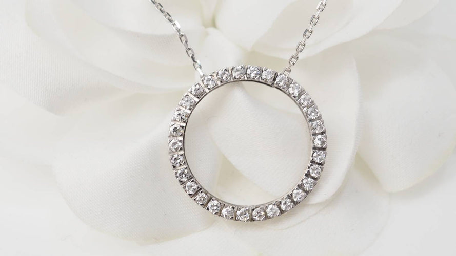 Collier Collier pendentif cercle en or blanc 18k et diamants 58 Facettes 32920