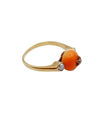 Bague antique en or 18K, corail, diamant et perles