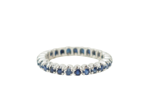 Bague alliance complète en or blanc et saphirs bleus