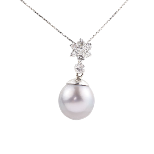 Collier en or blanc avec perle d’eau salée et diamants