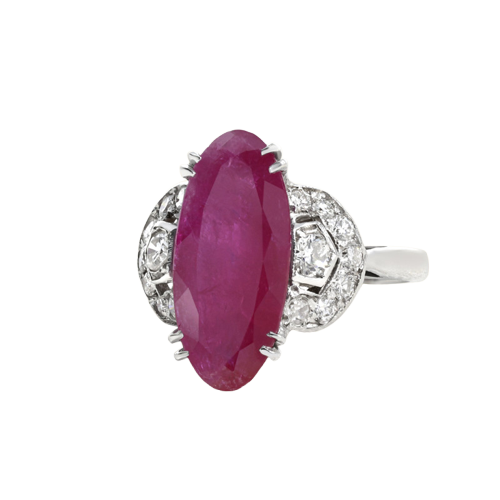 Bague en or blanc avec rubis et diamants