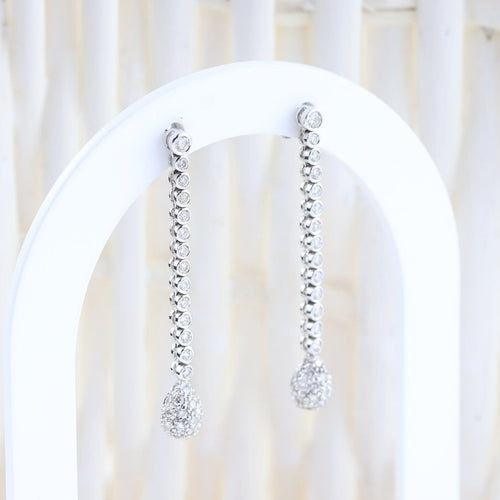 Boucles d'oreilles Boucles d'oreilles pendantes en or blanc 18K et diamants 58 Facettes D-66611