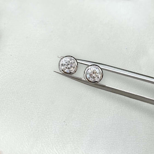 Boucles d'oreilles Embrace - Boucles d'oreilles Donut en or blanc et diamants 58 Facettes GER1012WG