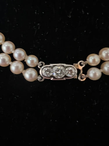 Collier Collier deux rangs en or, platine, perles Akoya et diamants 58 Facettes 930