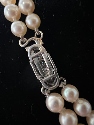Collier Collier deux rangs en or, platine, perles Akoya et diamants 58 Facettes 930