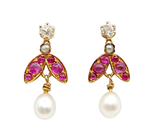 Puces d'oreilles vintage en or 18K, diamants, rubis et perles