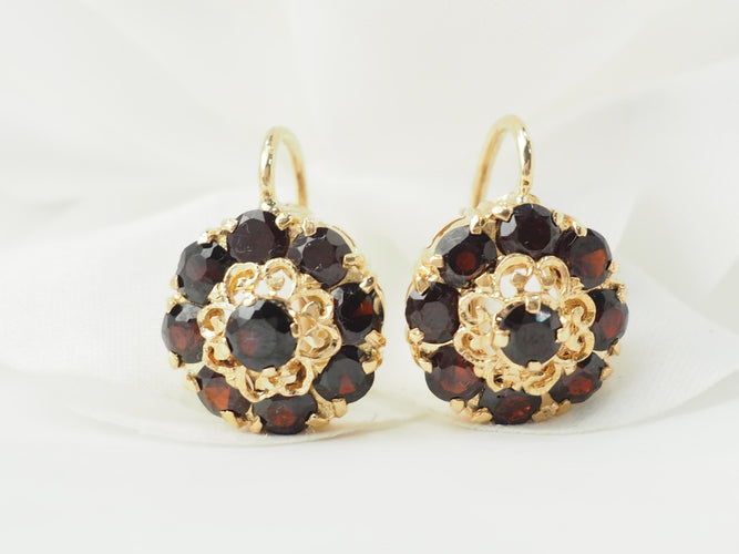 Boucles d'oreilles Boucles d'oreilles dormeuses en or jaune et grenats 58 Facettes 33473