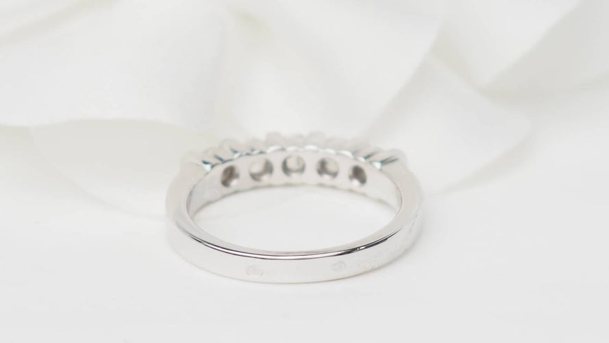 Bague 53.5 Demi-alliance en or blanc et diamants 0,60 ct 58 Facettes 31384