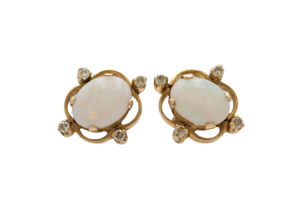 Boucles d'oreilles anciennes en or jaune, opales et diamants