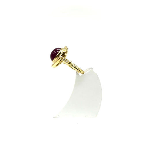 Bague 52 Bague en or jaune, rubis cabochon et diamants 58 Facettes Z15B51805