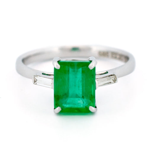 Bague 52.5 Bague solitaire en or blanc 14K, émeraude et diamants baguette 58 Facettes 9456581619514AB0AA9CA930A9609758