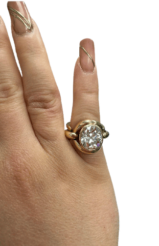 René Boivin - Bague en or jaune et diamant coussin 6,02 ct