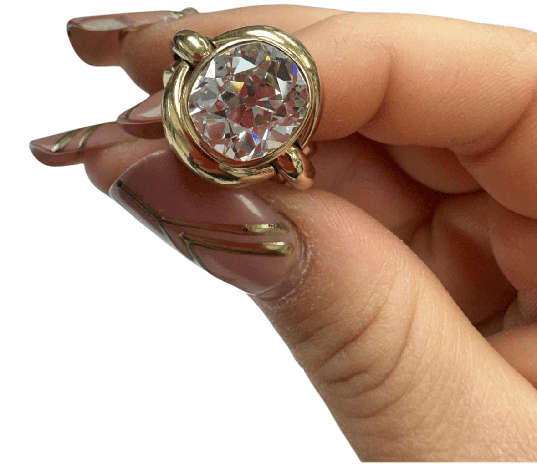 René Boivin - Bague en or jaune et diamant coussin 6,02 ct