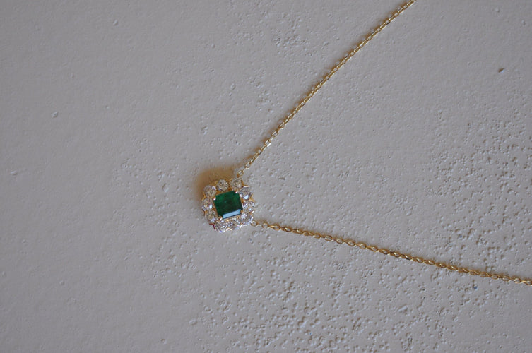 Pendentif Pendentif vintage en or jaune 18K avec émeraude et diamants 58 Facettes