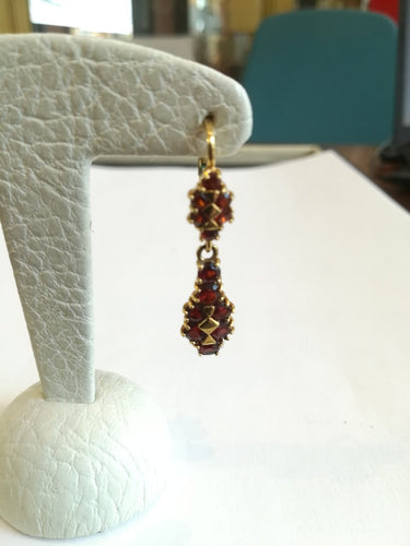 Boucles d'oreilles Boucles d'oreilles girandoles en or jaune et grenats 58 Facettes BO  001