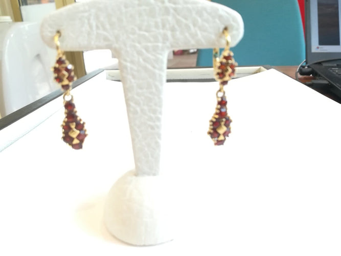 Boucles d'oreilles Boucles d'oreilles girandoles en or jaune et grenats 58 Facettes BO  001