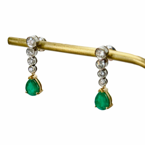 Boucles d'oreilles Boucles d'oreilles - Pendants en or gris 18K émeraudes 58 Facettes REF24017-181