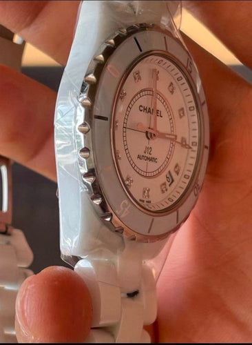 Montre CHANEL J12 - Montre en céramique et diamants 58 Facettes jnci96