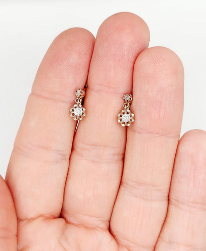 Boucles d'oreilles Dormeuses anciennes en or 18k, platine et diamants 58 Facettes A07232