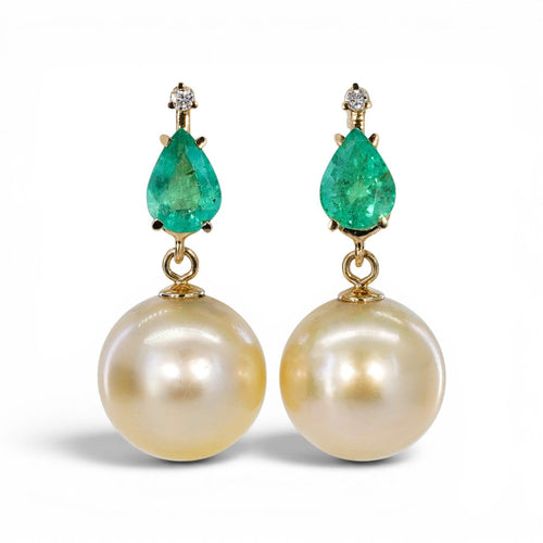Boucles d'oreilles Boucles d'oreilles en or jaune 14 ct, émeraudes, perles et diamants 58 Facettes E026