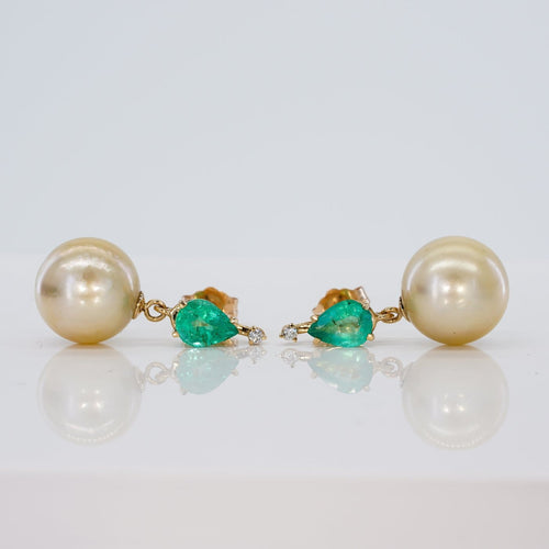 Boucles d'oreilles Boucles d'oreilles en or jaune 14 ct, émeraudes, perles et diamants 58 Facettes E026