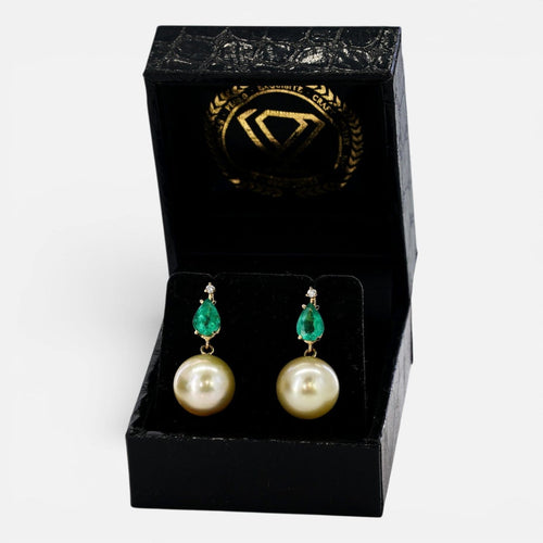 Boucles d'oreilles Boucles d'oreilles en or jaune 14 ct, émeraudes, perles et diamants 58 Facettes E026