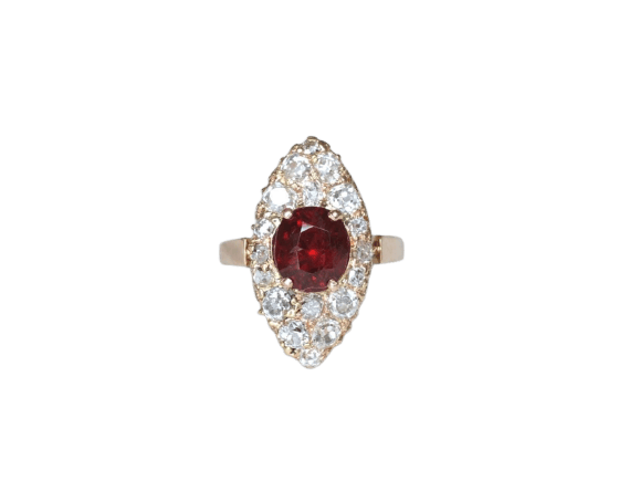 Bague 52 Bague marquise ancienne en or rose, spinelle rouge et diamants 58 Facettes