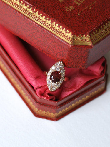 Bague 52 Bague marquise ancienne en or rose, spinelle rouge et diamants 58 Facettes