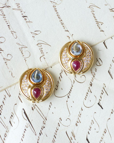 Boucles d'oreilles Boucles d'oreilles en or jaune, saphirs, rubis et diamants 58 Facettes
