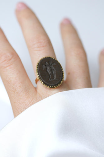 Bague 59 Bague ancienne intaille jaspe Cupidon et Psyché en or jaune 58 Facettes