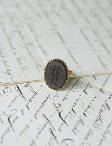 Bague 59 Bague ancienne intaille jaspe Cupidon et Psyché en or jaune 58 Facettes