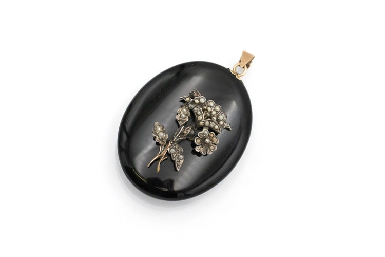 Pendentif Médaillon sentimental ancien en onyx à motif floral 58 Facettes 12233