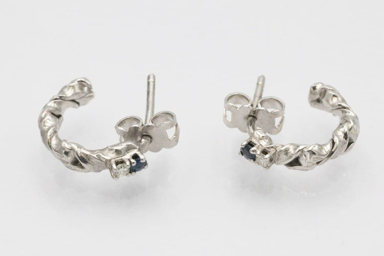 Boucles d'oreilles Boucles d'oreilles semi-circulaires en or jaune, saphirs et diamants 58 Facettes 12231
