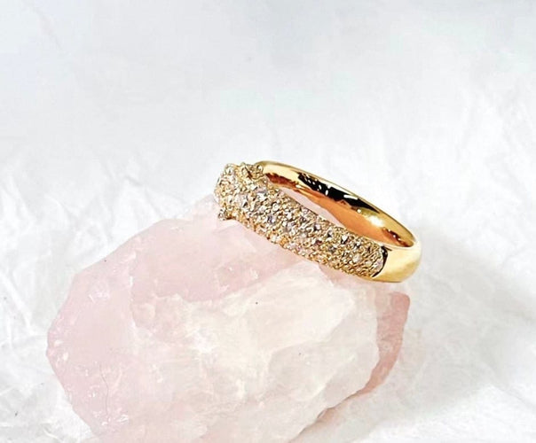 Bague 53 Cartier Panthère - Bague petit modèle en or jaune, diamants, émeraudes et onyx 58 Facettes jnci104