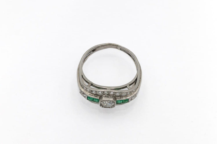Bague 58 Chevalière - Bague en platine, diamants et émeraudes 58 Facettes 12230