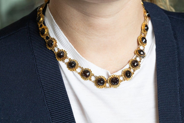 Collier Bootjes ketting - Collier hollandais en or jaune et grenats 58 Facettes 12229