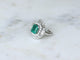 Bague 51 Jupe - Bague en or blanc, émeraude colombienne et diamants 58 Facettes