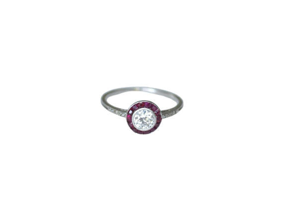 Art déco - Bague cible en or blanc, platine, diamants et rubis