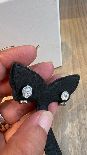 Boucles d'oreilles Poiray - Demi-créoles en or blanc et diamants 58 Facettes Boucles d’oreilles 001
