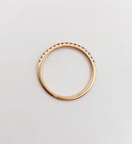 Bague 49.5 Demi-alliance vintage en or rose 18k et rubis 58 Facettes A07413