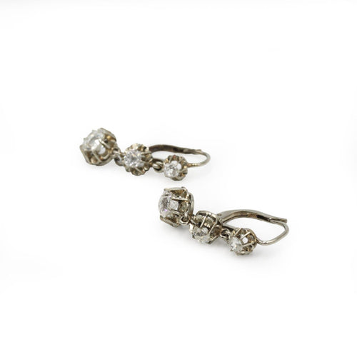 Boucles d'oreilles Boucles d'oreilles dormeuses en or blanc et diamants 58 Facettes 260155R