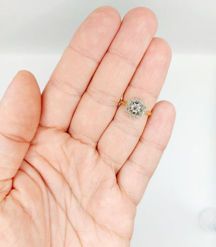 Bague 50.5 Bague marguerite en or 18k, platine et diamants 58 Facettes A07422