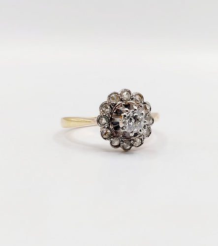 Bague 50.5 Bague marguerite en or 18k, platine et diamants 58 Facettes A07422