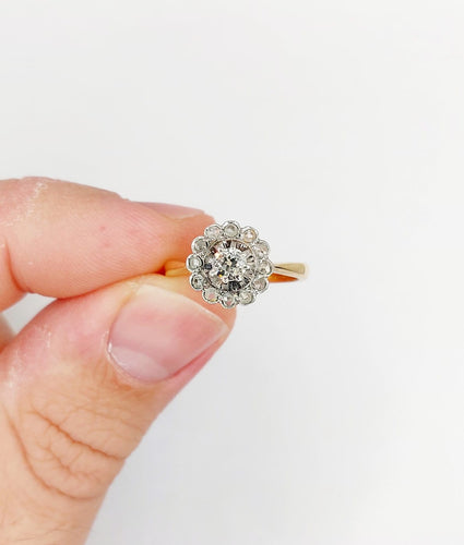 Bague 50.5 Bague marguerite en or 18k, platine et diamants 58 Facettes A07422
