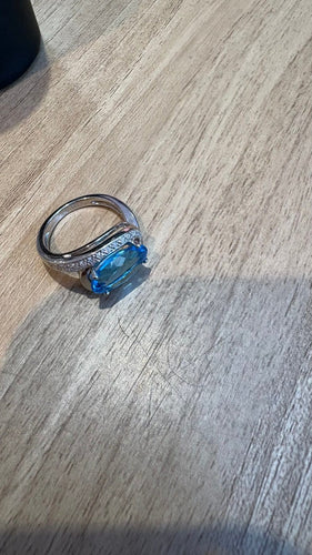 Bague 54 Bague en or blanc, topaze et diamants 58 Facettes Bague 001